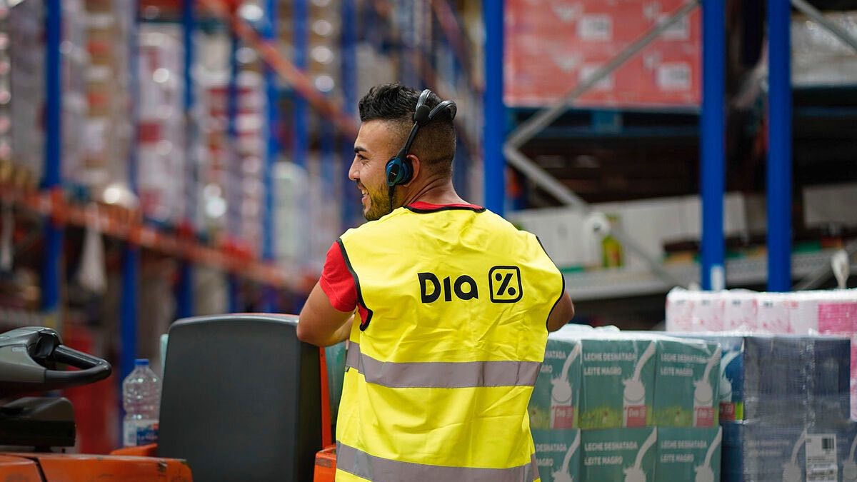 Supermercados DIA necesita 20 operarios de almacén: contrato indefinido desde el primer día
