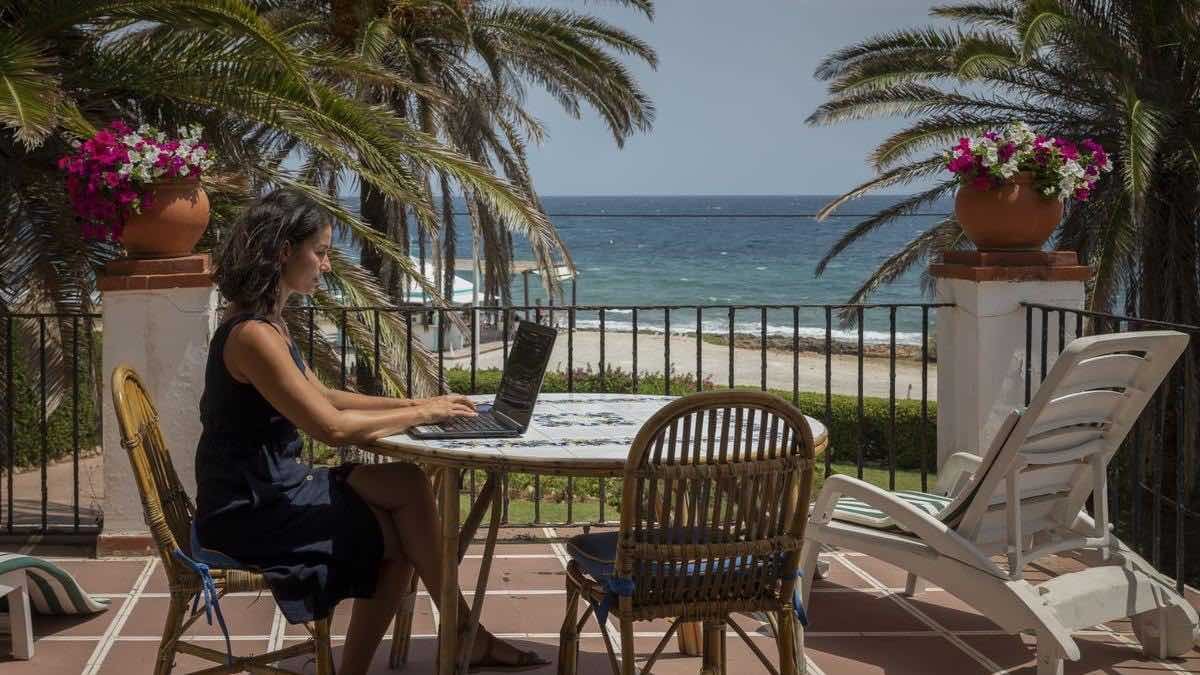 Teletrabajo en verano ¿puedo trasladarme de lugar sin avisar a la empresa?