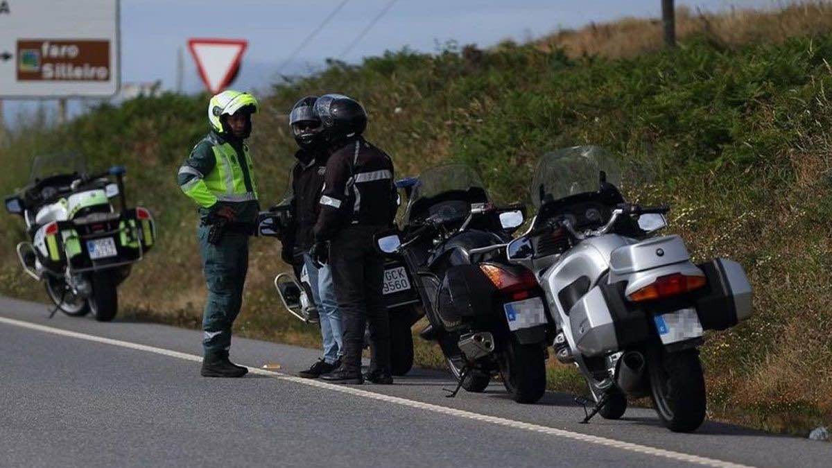 Cómo identificar a los vehículos camuflados de la DGT: así puedes evitar la multa