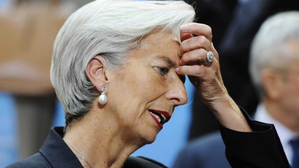 El dinero en circulación se reduce por primera vez en 13 años: ¿se acerca una crisis financiera? 