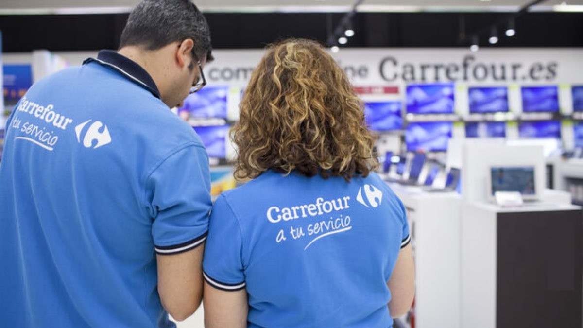 Buscan trabajadores en Carrefour: sueldos de 1.289 euros, contratos fijos y 31 días de vacaciones