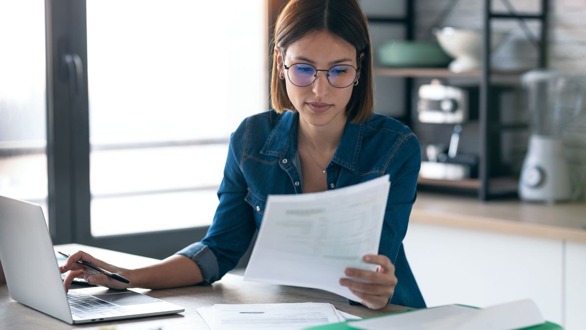 Buscan a 250 administrativos: contrato indefinido, teletrabajo 100% y sueldo de 1.750 euros