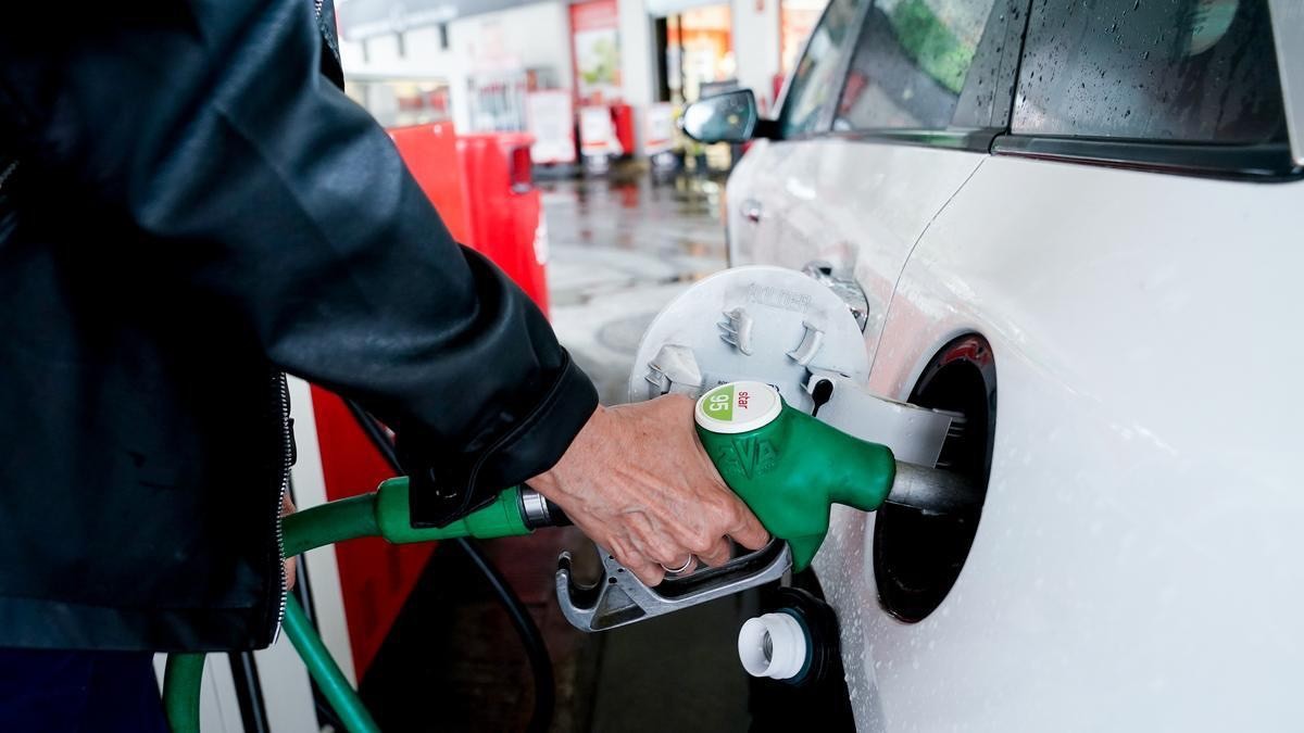Las gasolineras más baratas de Madrid y Barcelona para ahorrar al repostar estas vacaciones