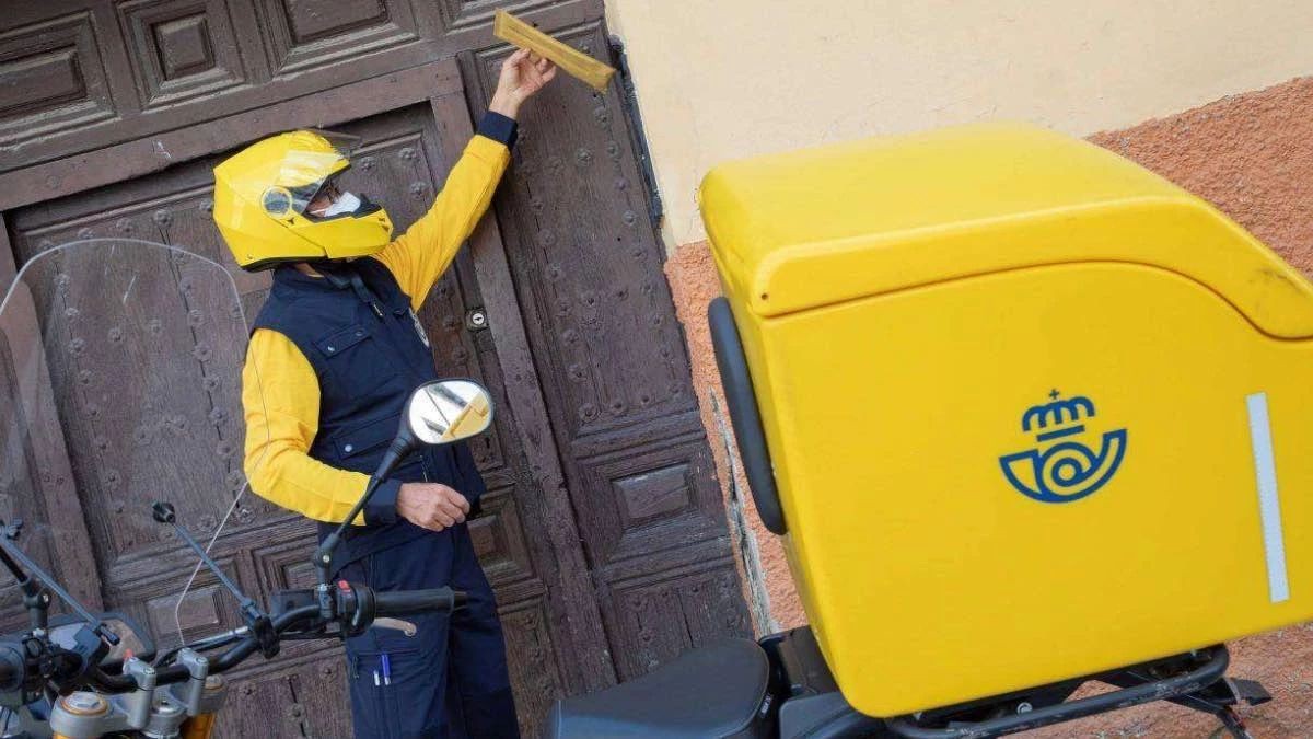 Una comunidad de vecinos condenada a pagar 12.000 euros al cartero tras caerse en el portal