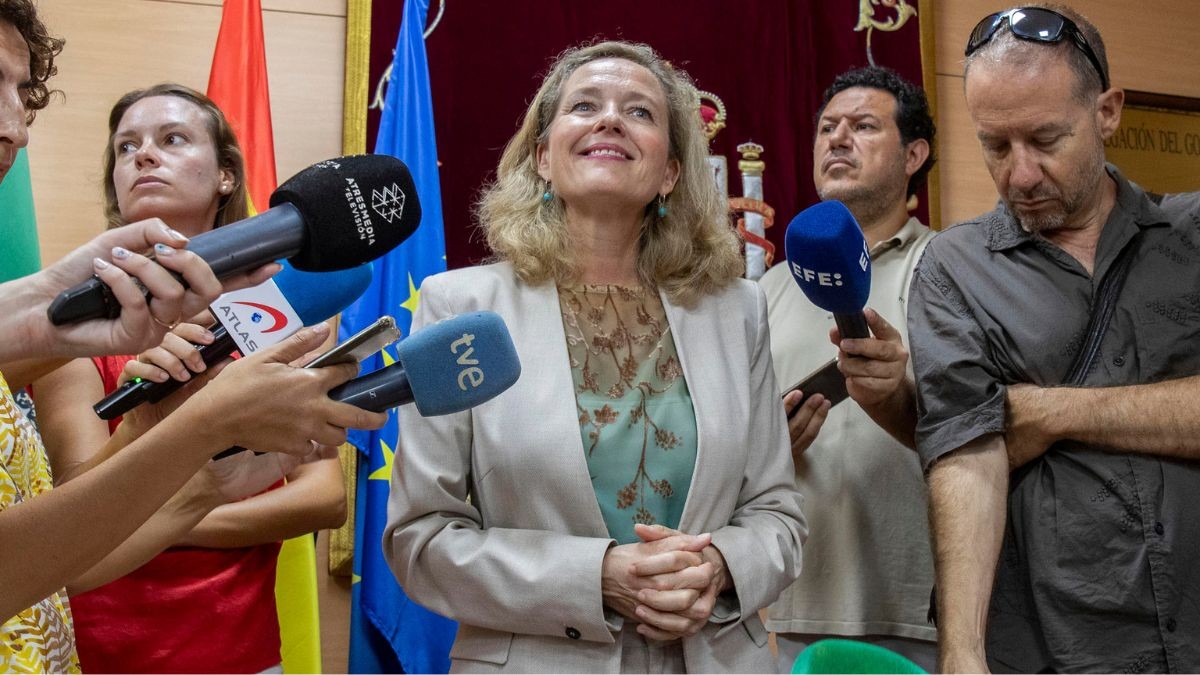 Eliminar el IVA de los alimentos y subir los salarios: los plazos que da el Gobierno