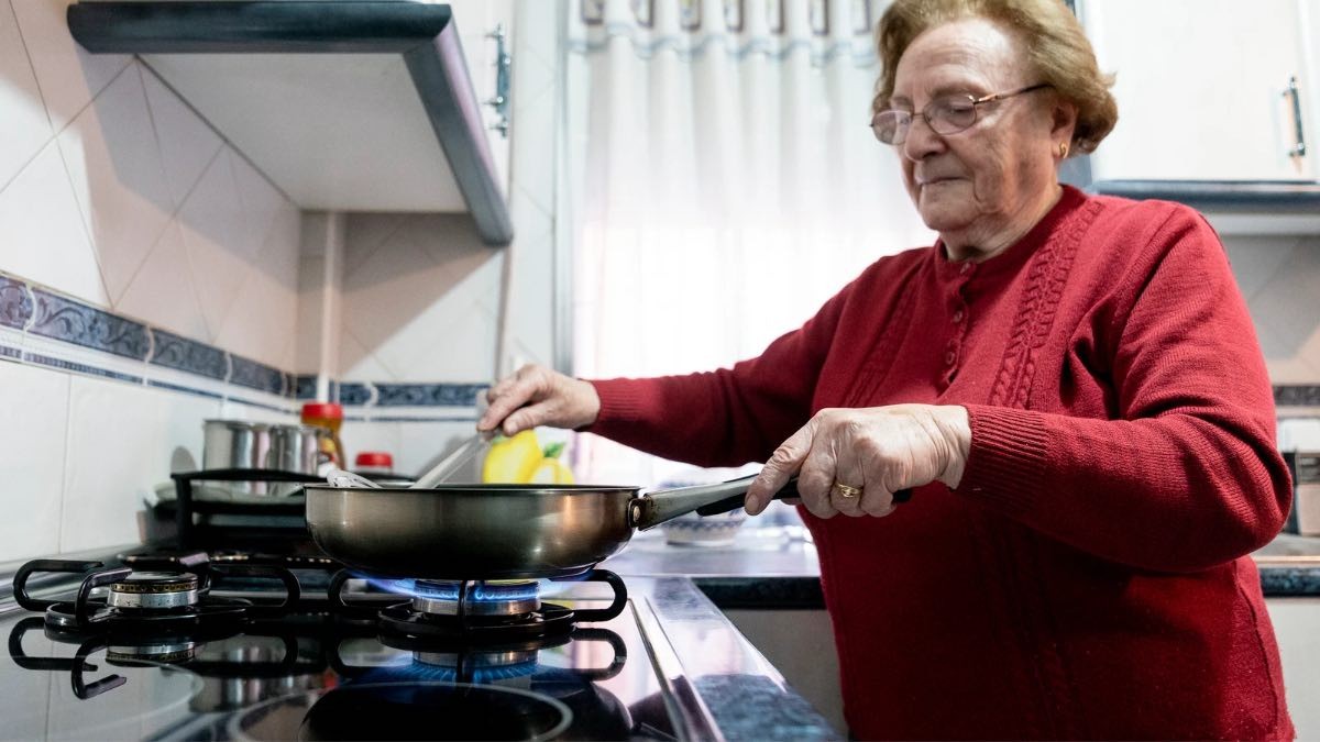 Así pueden las amas de casa compatibilizar la viudedad con el subsidio para mayores de 52 años