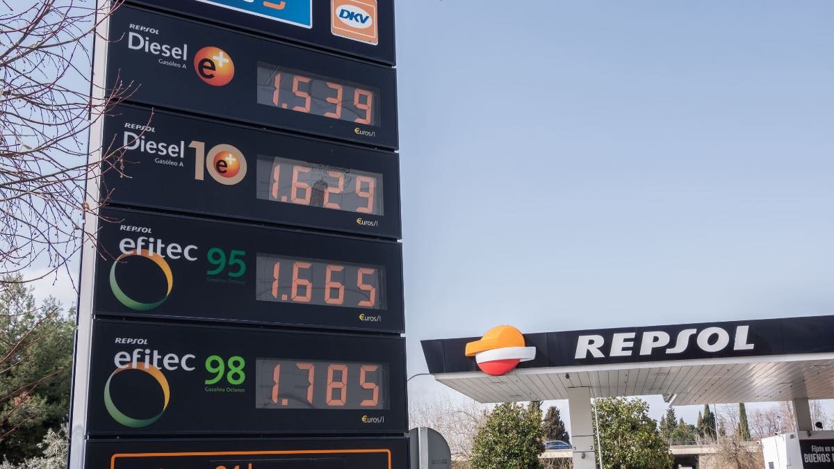 El precio de la gasolina y el diésel continúa subiendo y se acercan a los números del año pasado