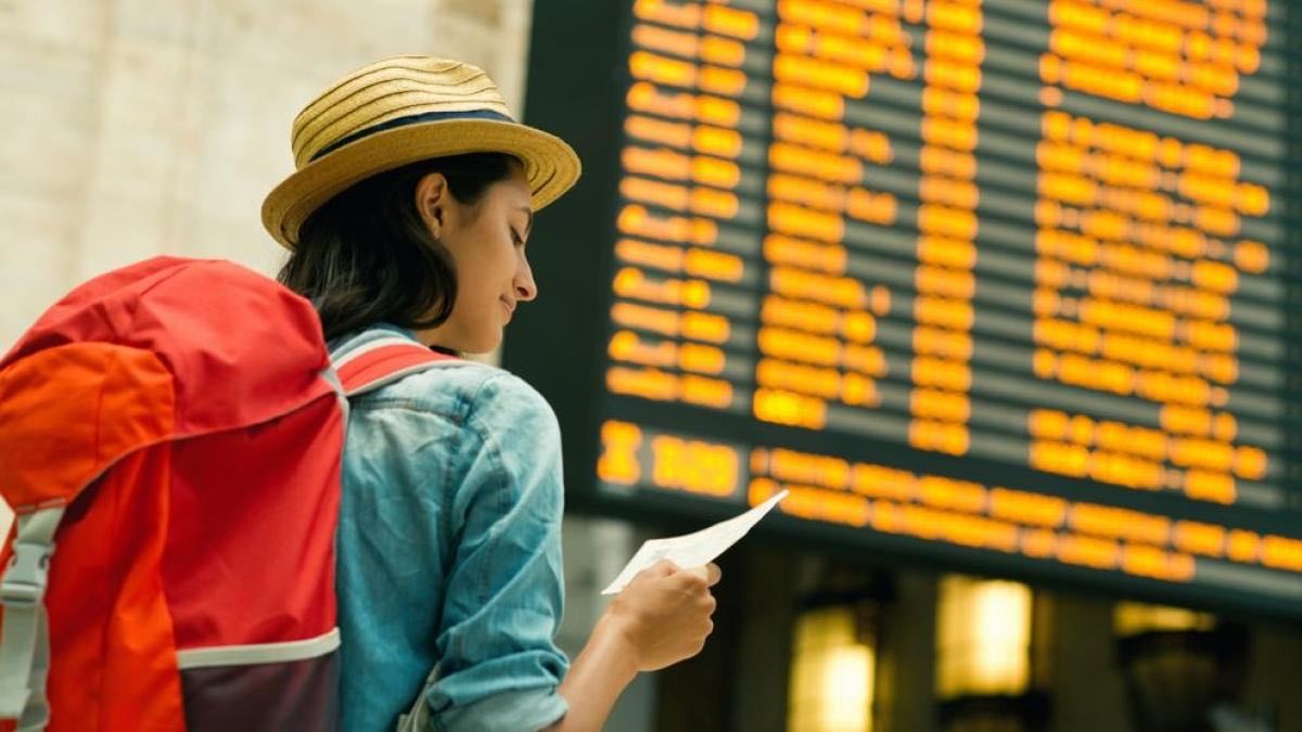 Este es el requisito del SEPE para que viajes al extranjero en agosto sin tener que perder el paro
