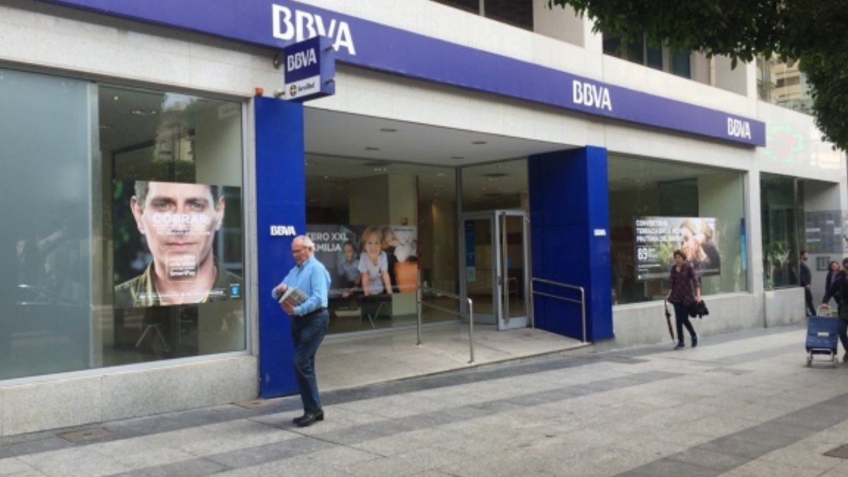 El BBVA sorprende y amplía el regalo de hasta 500 euros para estos clientes 