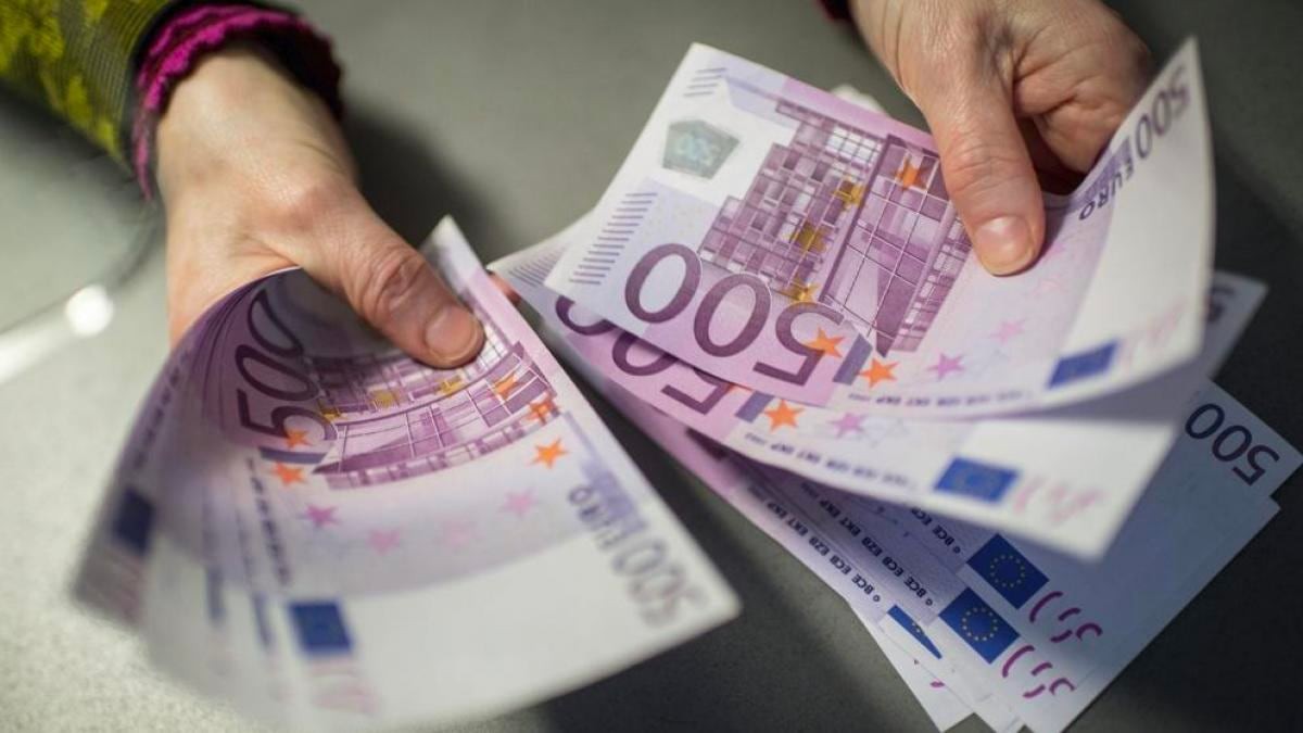 Los bancos regalan hasta 400 euros por domiciliar la nómina en sus cuentas