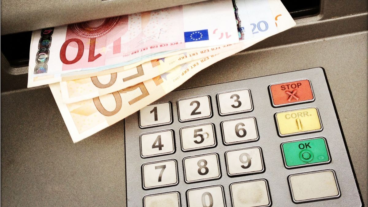 Las comisiones que cobra tu banco por tener un descubierto en la cuenta o en números rojos