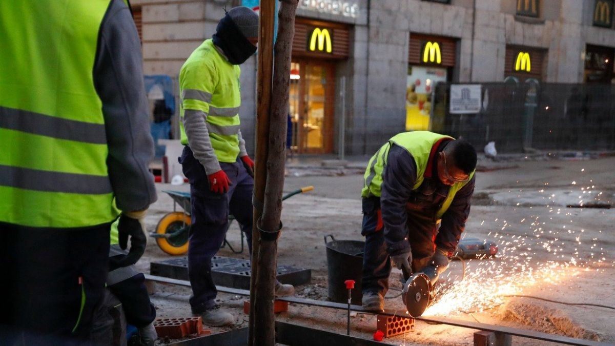 El curso gratuito del SEPE para trabajar en la construcción y cobrar un sueldo de 28.000 euros