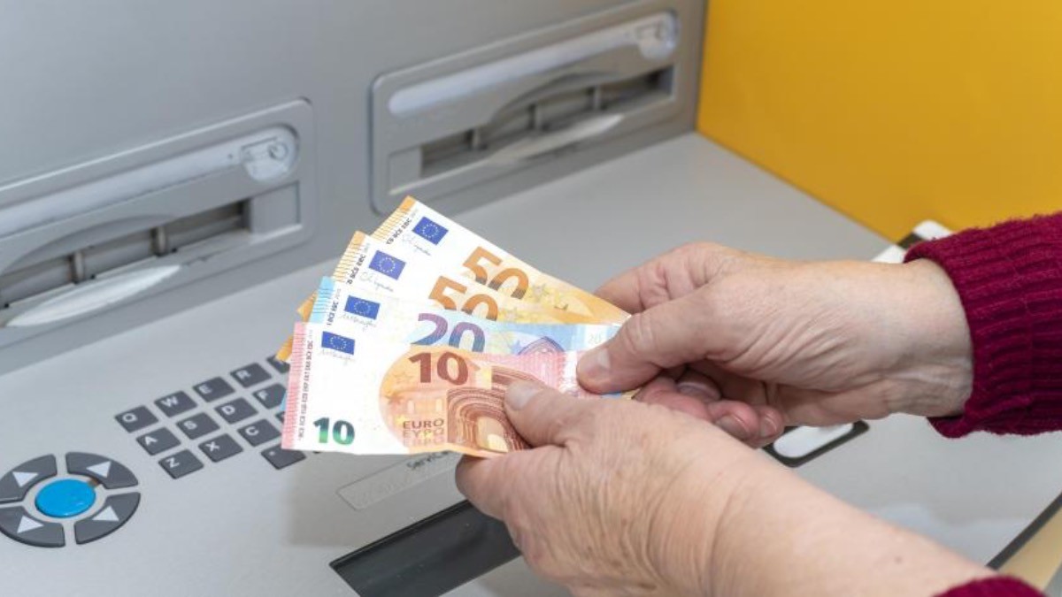 Caixabank y BBVA se quedan atrás: este banco da más dinero por los depósitos