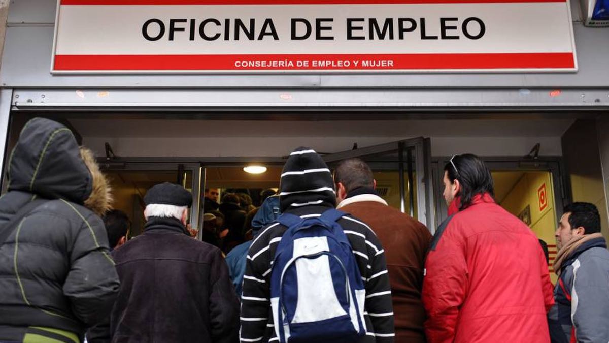 El SEPE ayuda a conseguir empleo a menores de 30 años: así funciona el Programa de Garantía Juvenil