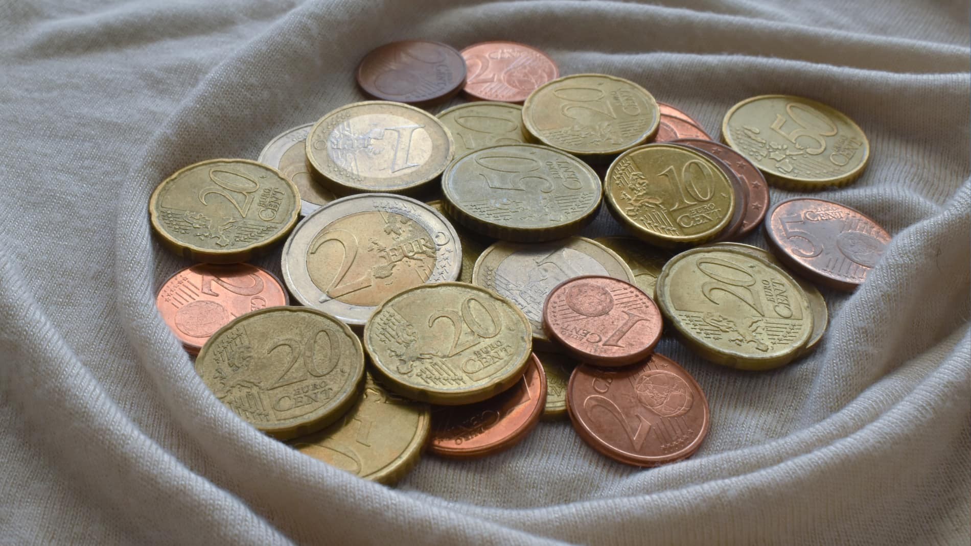 Cuánto dinero en efectivo puedo tener en casa