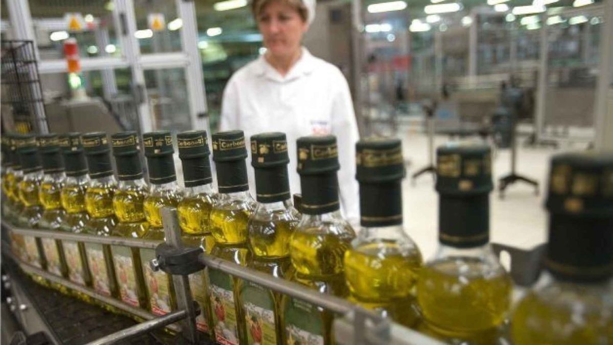 El alto precio del aceite de oliva hunde las ventas y sube la cesta de la compra