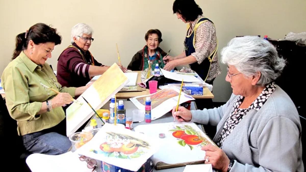 Talleres y cursos gratis para pensionistas y mayores de 60 años: plazos e inscripción