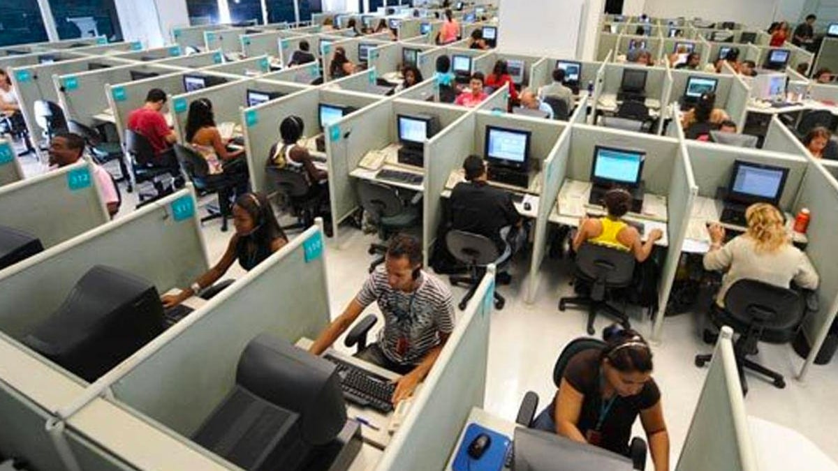 Sueldos de 2.000€, contrato fijo y de L a V: Más de 200 vacantes para teleoperadores y comerciales