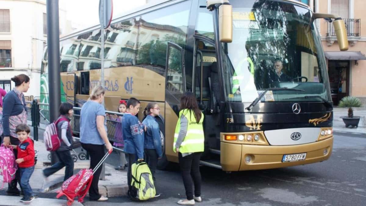 Se necesitan urgentemente 120 acompañantes de transporte escolar en Valencia