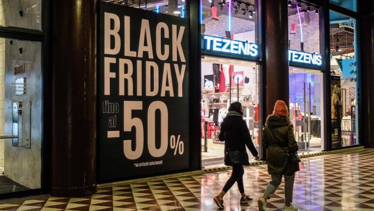Oferta de empleo para Black Friday y Navidad: Adecco lanza 6.900 vacantes en España