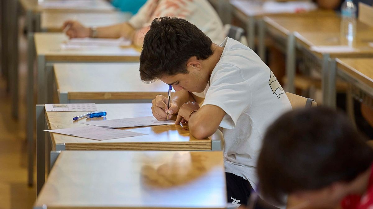 Becas de 320 euros al mes para estudiantes que cumplan con estos requisitos