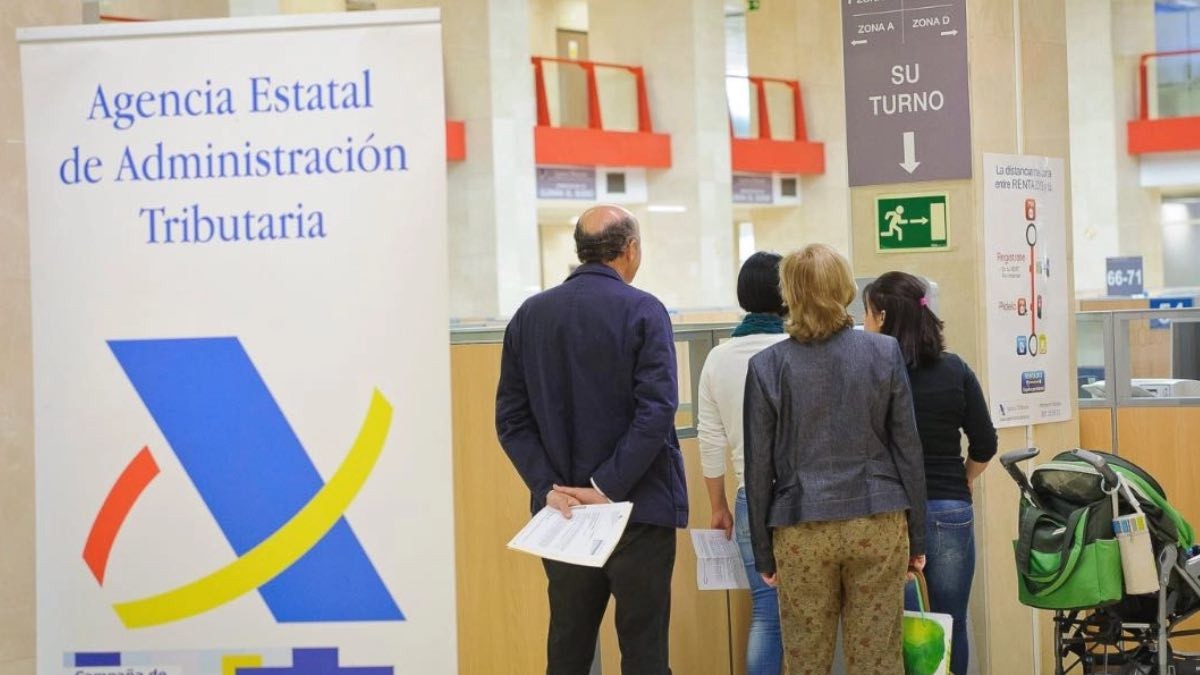 Hacienda avisa de la 'carta del miedo' que está llegando a los españoles antes de Navidad