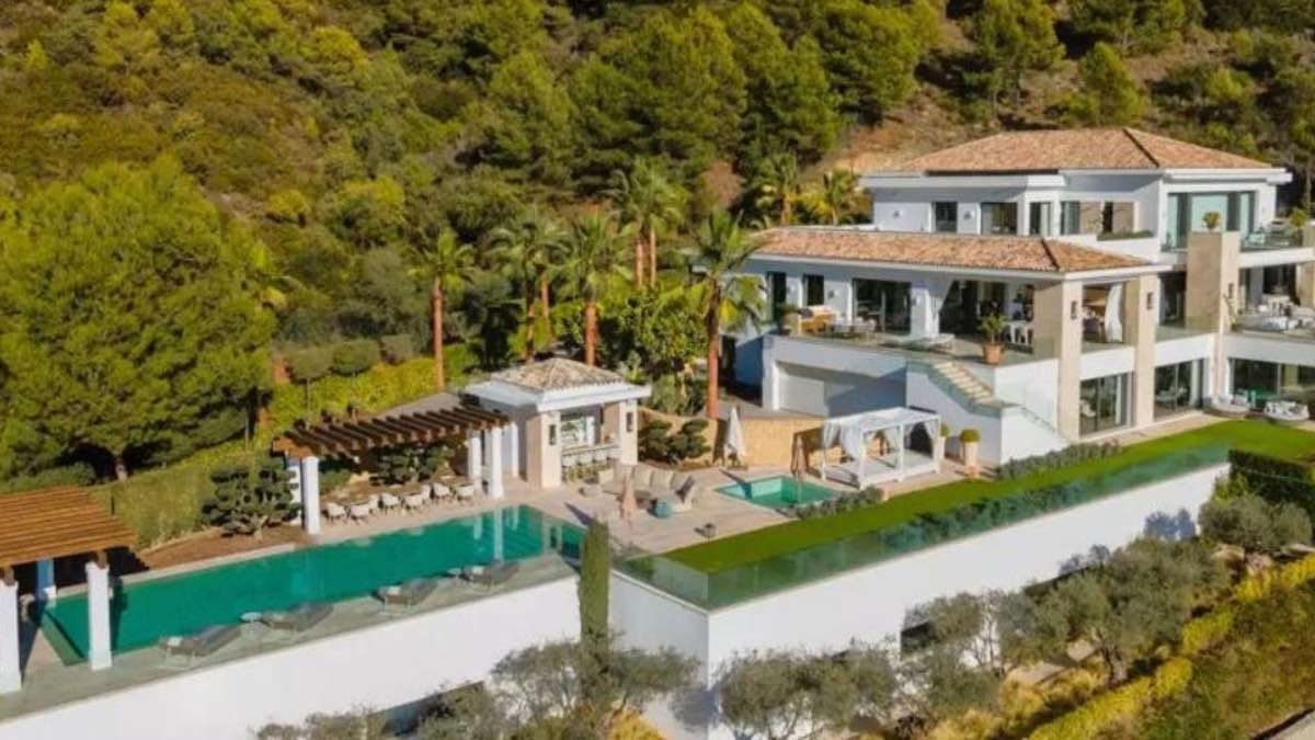Hacienda pone a subasta coches y apartamentos de lujo a precio de ganga