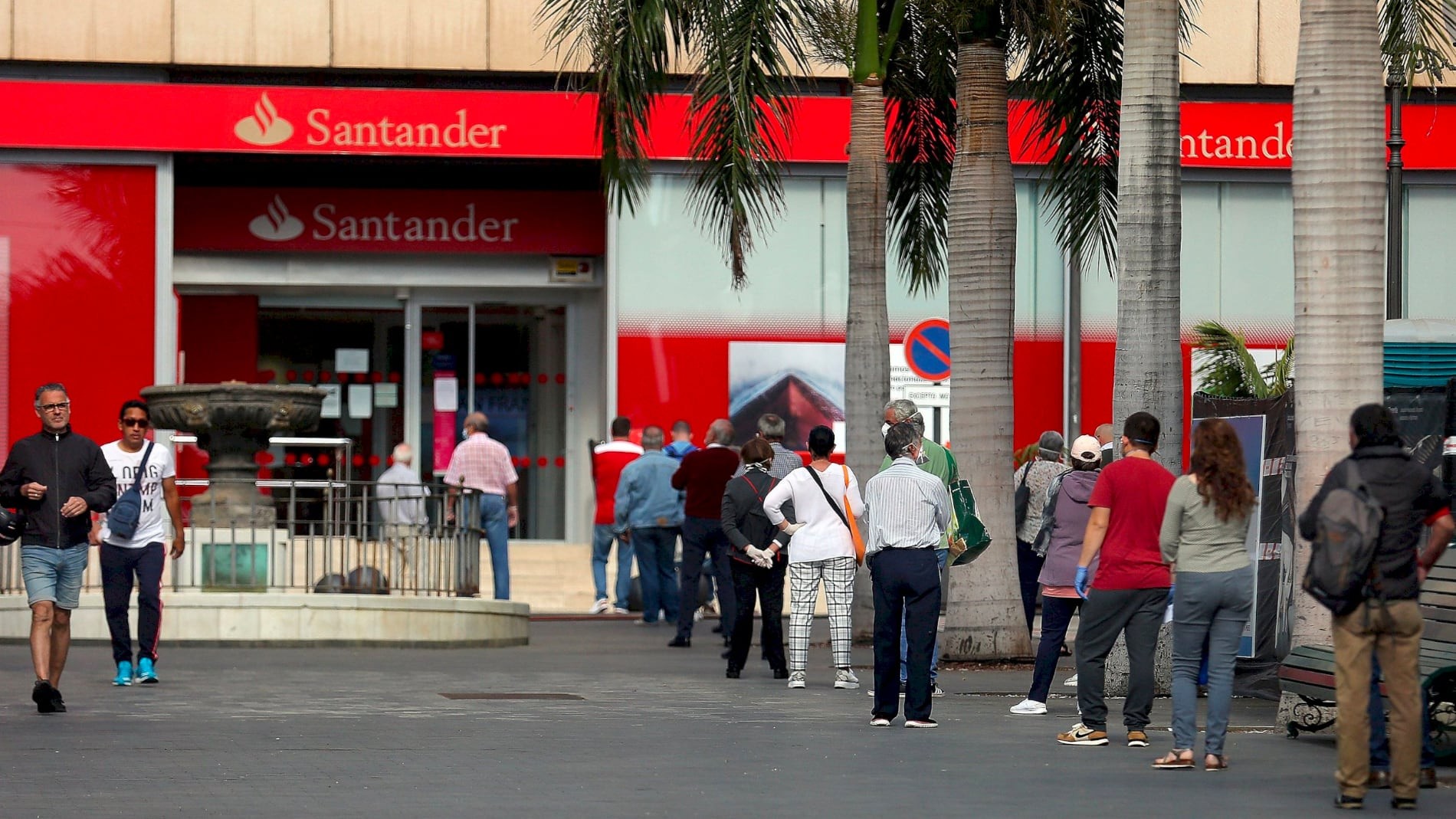 Banco Santander regala 400 euros en dinero en efectivo solo por traer la nómina y dos recibos