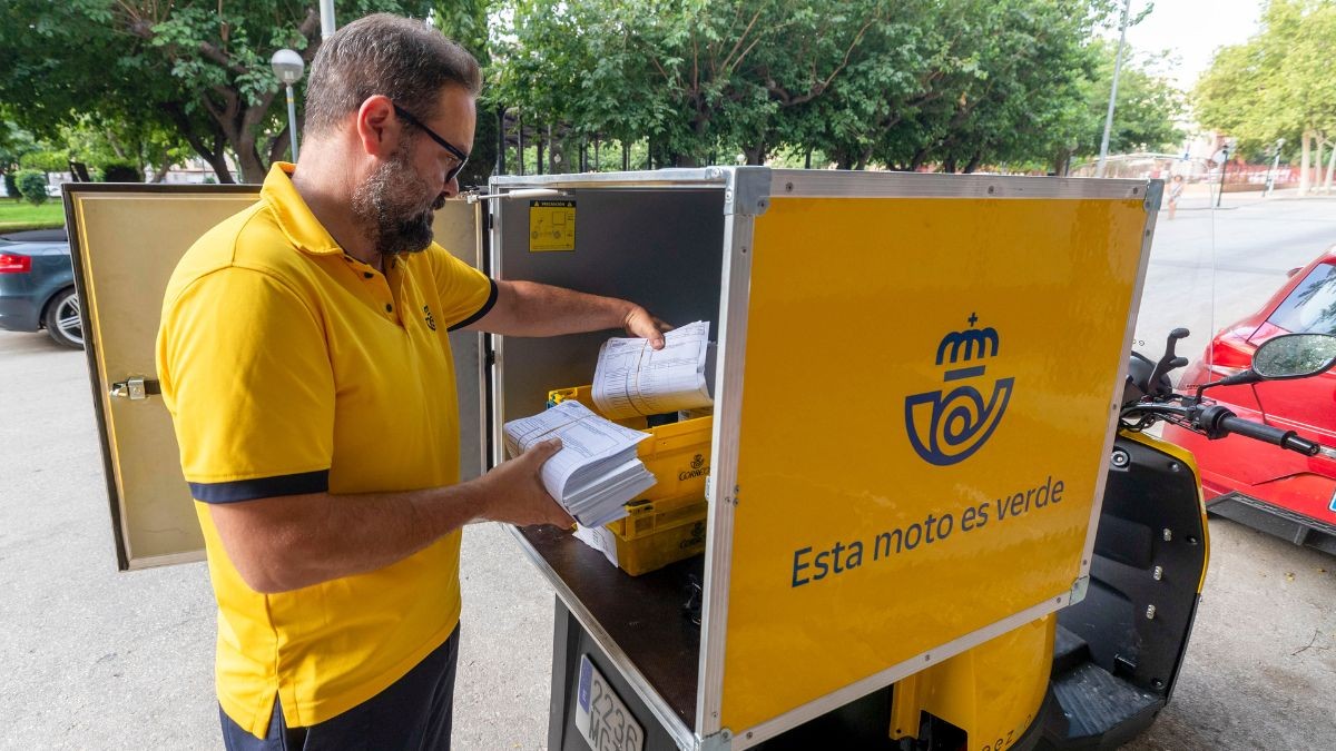 Correos envía este mensaje para firmar contrato fijo: requisitos y documentación