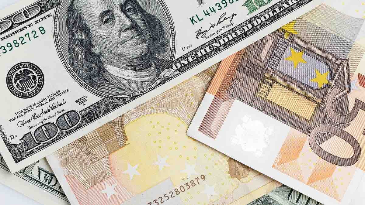 Estos son los motivos de por qué el euro arranca octubre con retroceso frente al dólar