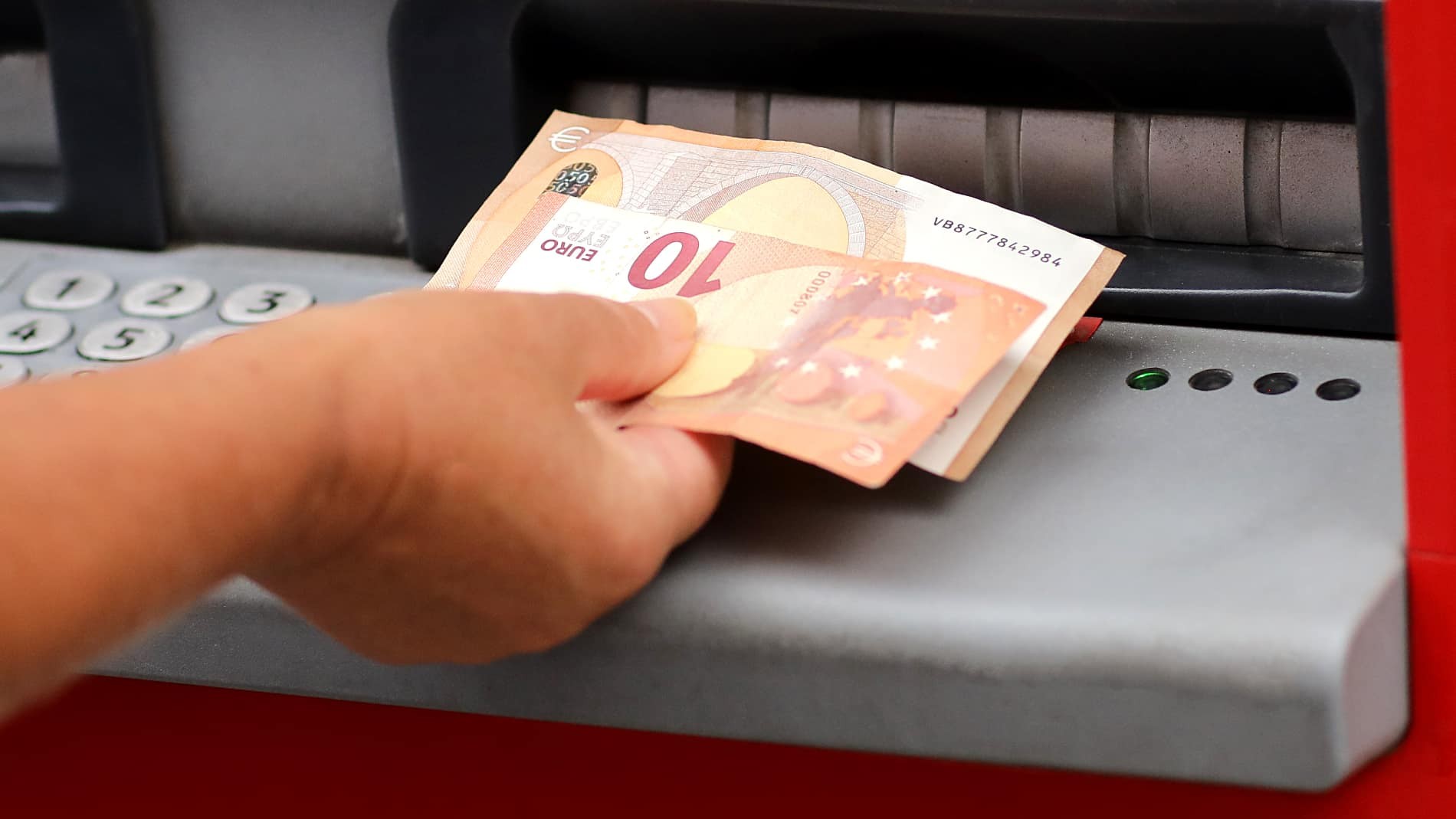 Estos son los bancos con los que puedes sacar dinero en cualquier cajero gratis