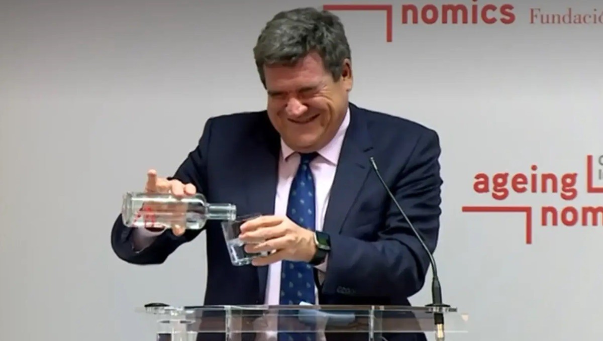 El Gobierno presta a la  Seguridad Social millones de euros para poder pagar las pensiones y la 'paga extra'