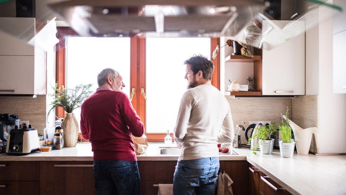 El 37% de los padres ayuda a sus hijos a llegar a final de mes: "Es como una herencia en vida"