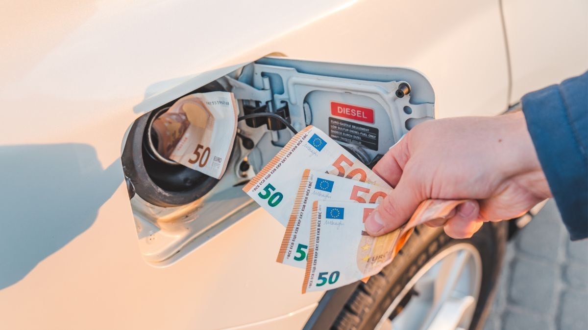 Estos bancos ofrecen grandes descuentos para echar gasolina: ahorra combustible
