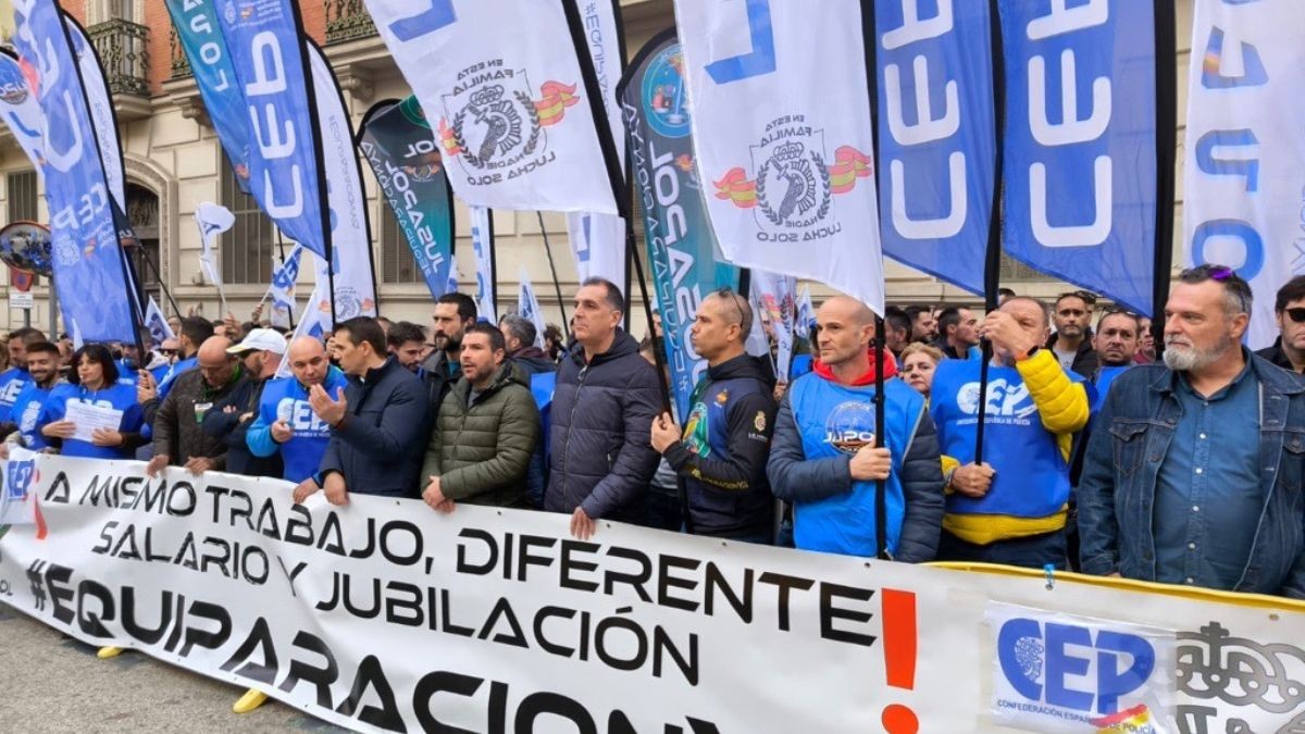 Policía Nacional y Guardia Civil se manifiestan “por la equiparación salarial y una jubilación digna”