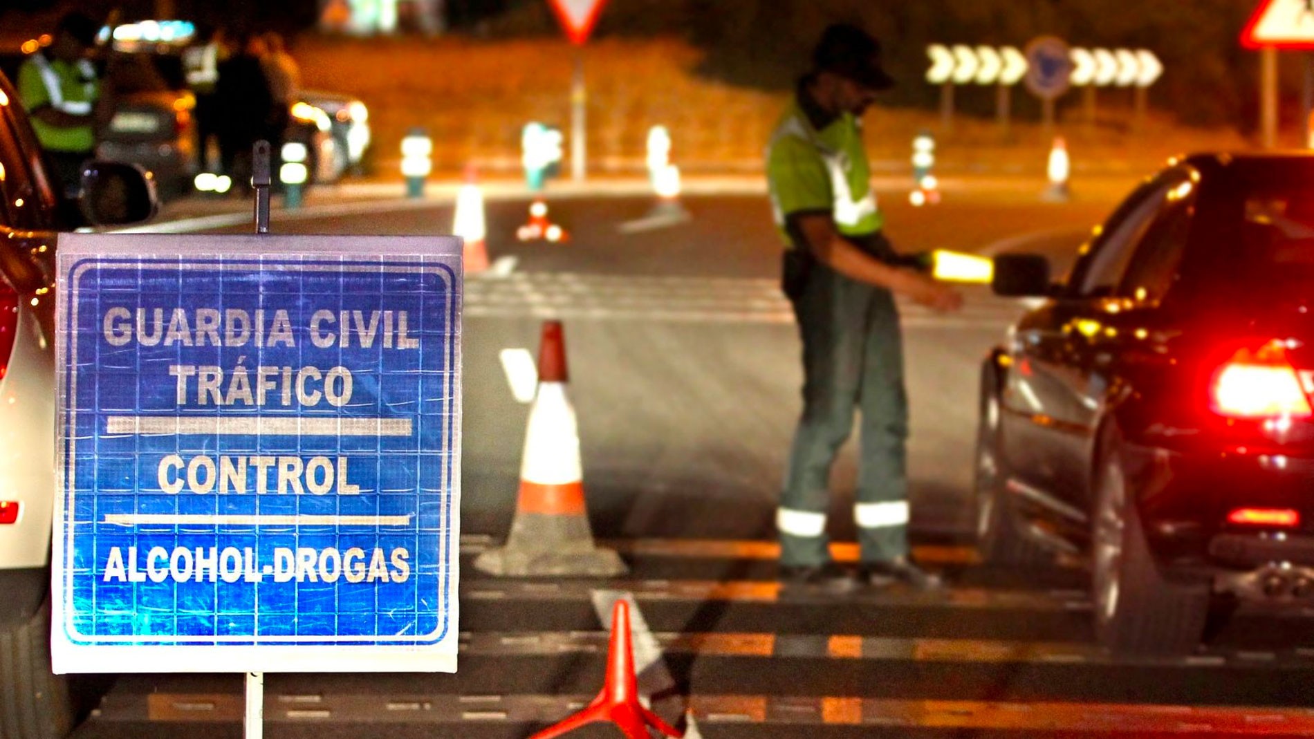 La Guardia Civil advierte para las cenas de empresa de Navidad: ¿Con cuántas cervezas das positivo?