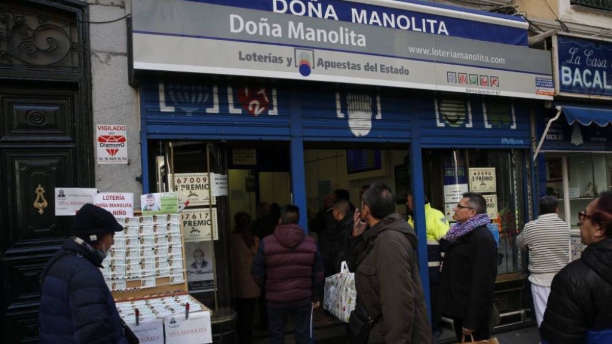 ¿Cuánto gana una administración de lotería por cada décimo de Navidad vendido o premiado?