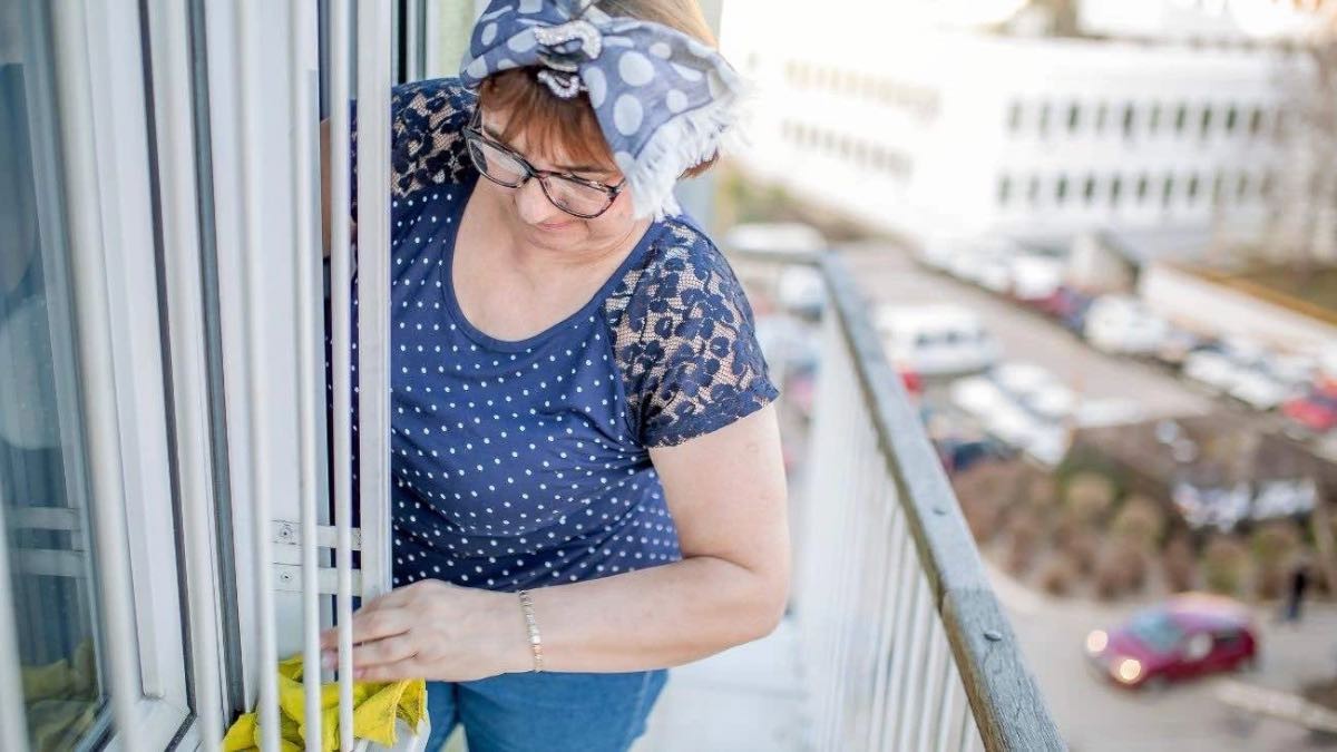 Si eres empleada del hogar el SEPE tiene una ayuda de 560 euros para ti