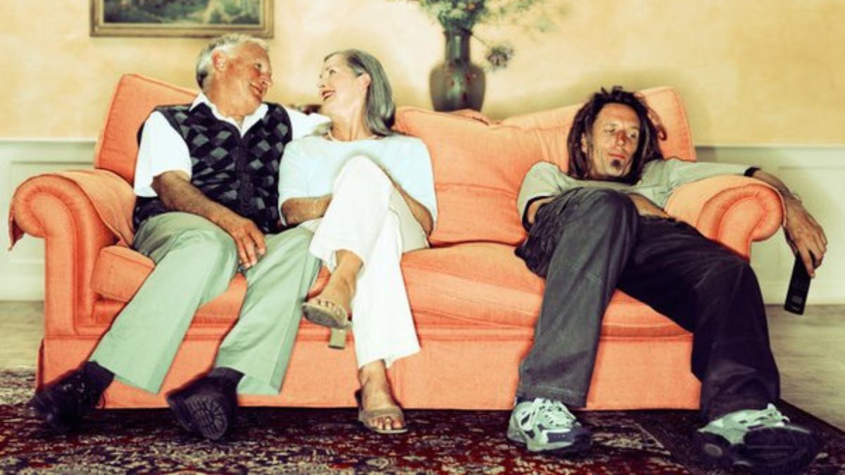 Casi un tercio de los españoles mayores de 35 años aún vive con sus padres: los motivos