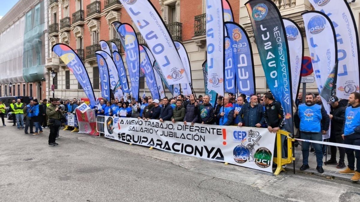 Jupol reclama mejoras en la jubilación y salarios al gobierno de Pedro Sánchez