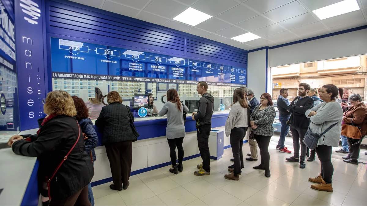 Estas personas no podrán jugar a la Lotería de Navidad y comprar un décimo: prohibido por ley