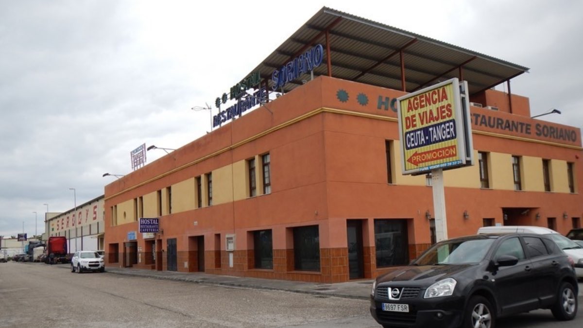 Un hostal, un restaurante y tres locales comerciales en buenas condiciones: a subasta por solo un euro