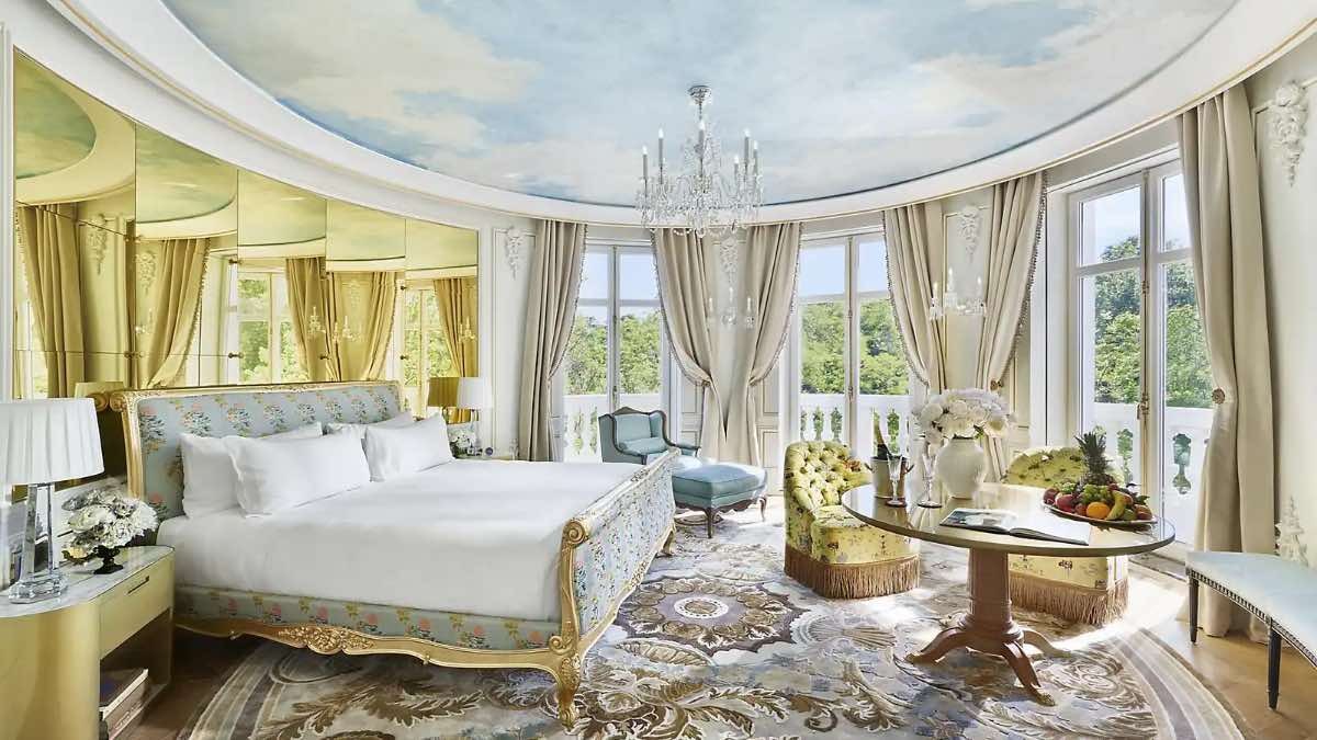 El lujoso Hotel Ritz, en tu casa: ¡objetos a subasta desde un euro!