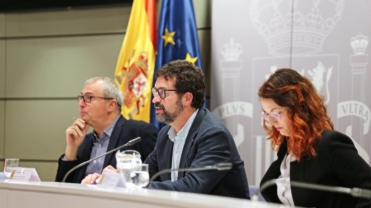 La primera reunión del SMI se cierra sin acuerdo: ¿podría el Gobierno subirlo sin el apoyo de los agentes sociales?