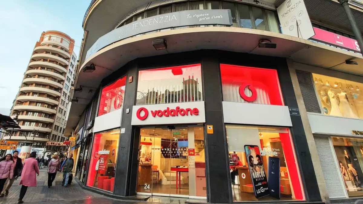 La venta de Vodafone a Zegona pone en peligro cientos de puestos de trabajadores y directivos