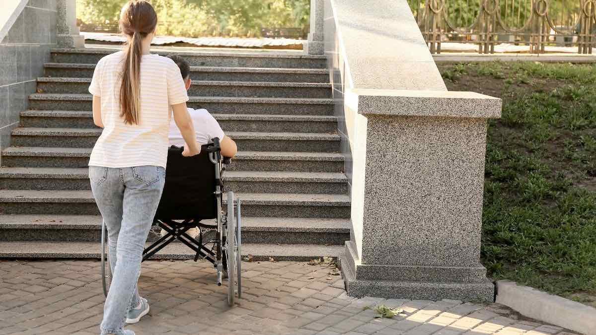Las personas con discapacidad pueden contratar a sus asistentes fijándose en la edad: lo dice el TJUE
