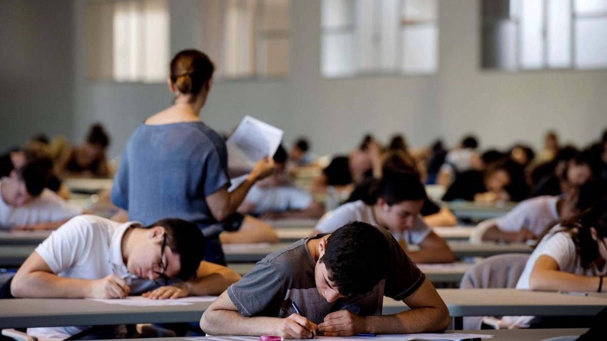 Ya se puede pedir la beca 6000: 600 euros por cada mes del curso escolar