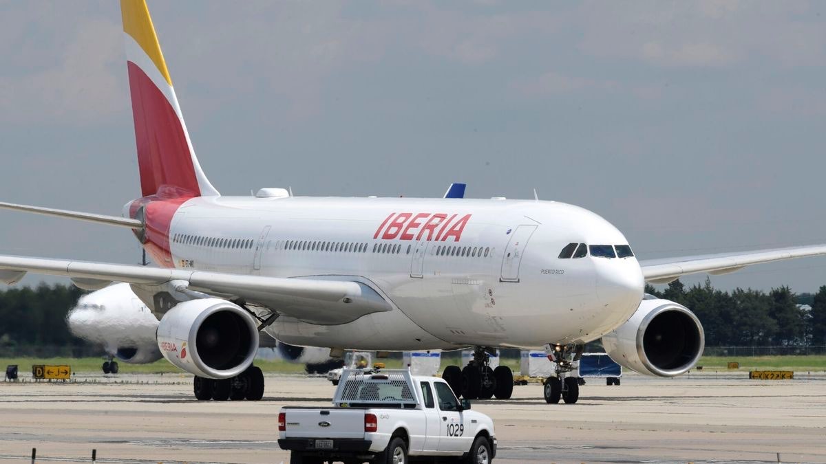¿Cómo puede afectar la huelga de Iberia a los viajeros? Estos son sus derechos