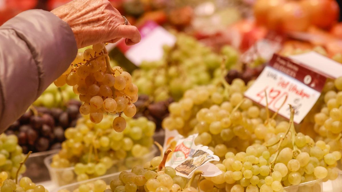 ¿Qué supermercado vende las uvas sin pepitas más baratas para la Nochevieja 2023?