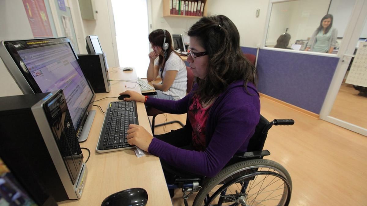 El SEPE publica empleo fijo para personas con discapacidad: sueldo de 40.000 euros